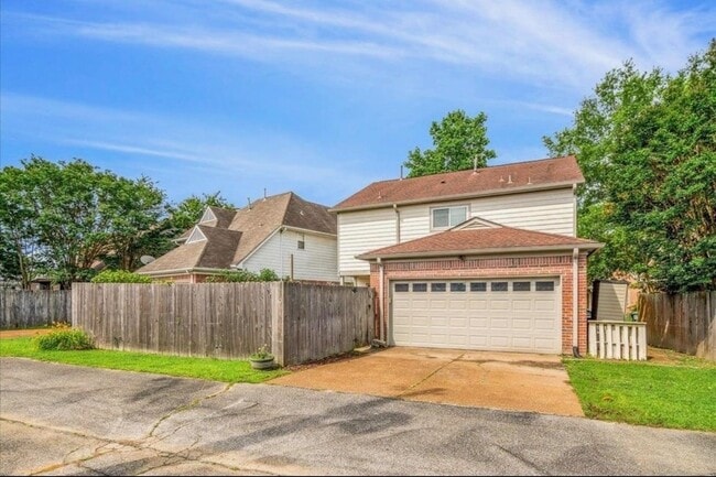 Photo - 772 Breeze Way