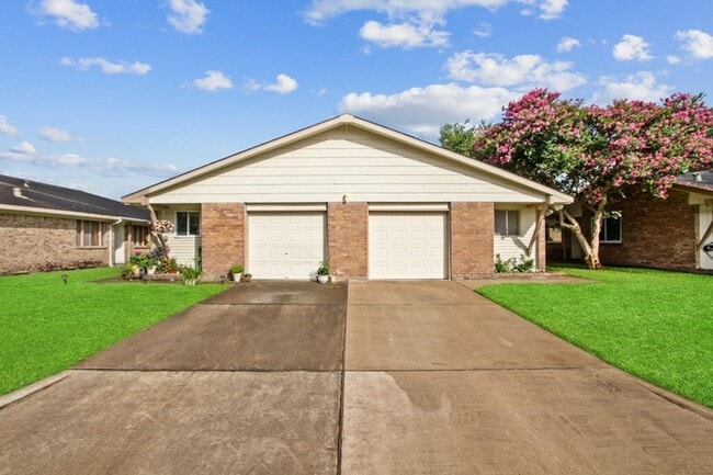 Building Photo - 1435 Silverpines Rd