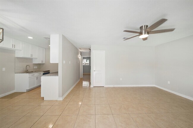 Photo - 2526 Appian Wy Unit 4