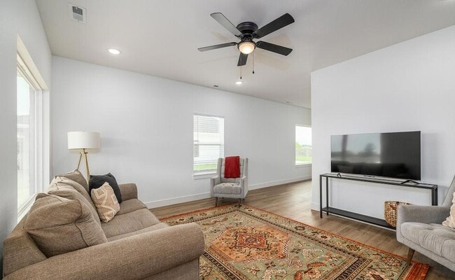 Photo - 928 N Blake Ave