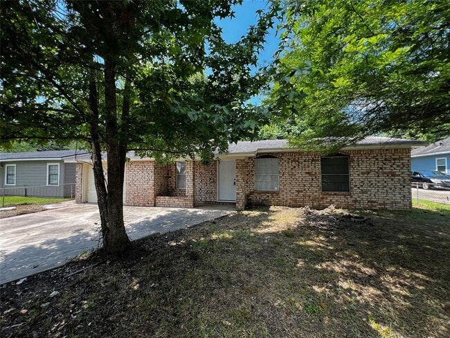 Building Photo - 1380 Fairway St