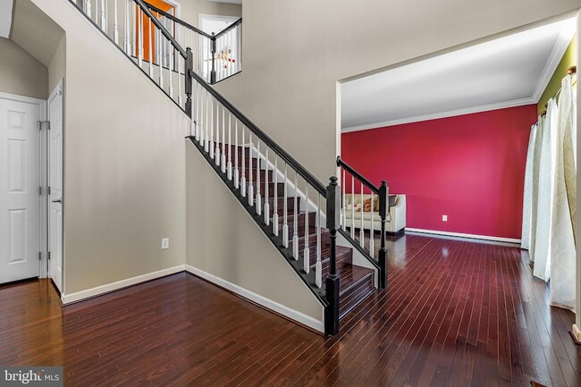 Photo - 206 Markham Ct