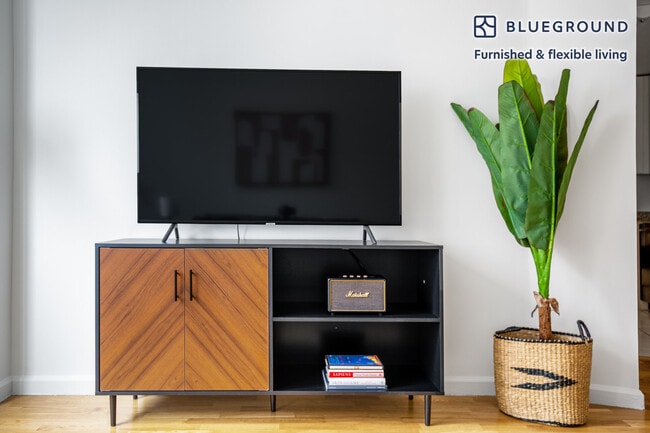 Photo - 1 Union Square South Unit FL12-ID549