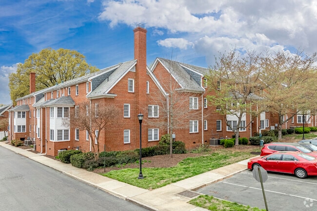 Building Photo - Malvern Manor Apartments