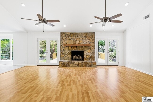 Photo - 203 Dupont Dr