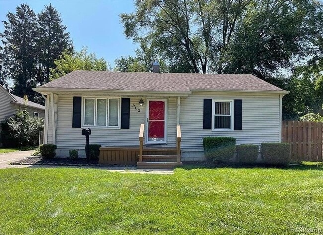 Building Photo - 902 E Windemere Ave