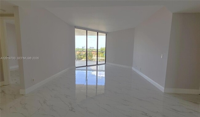 Building Photo - 3610 Yacht Club Dr Unit 615