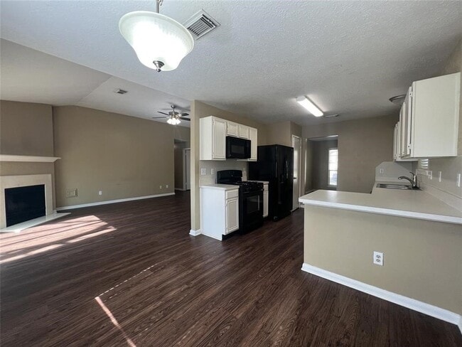 Photo - 28811 Stapleford St