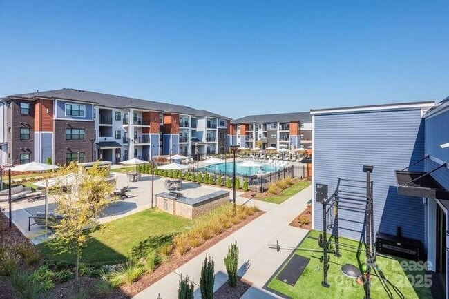 Photo - 1035 Strensall Ln Unit B1