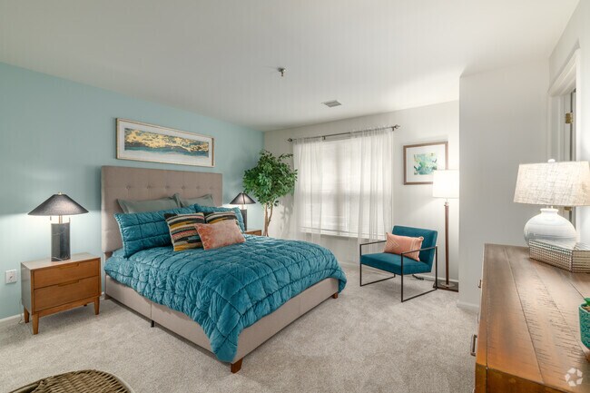 2BR, 2BA - 1,100SF - Bedroom - Pointe North Apartments