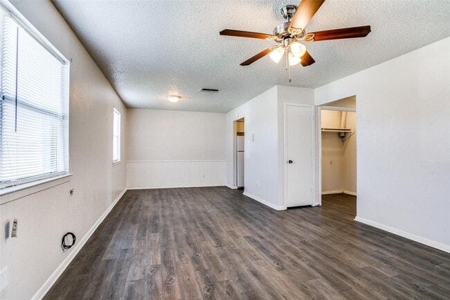 Photo - 105 Peach St