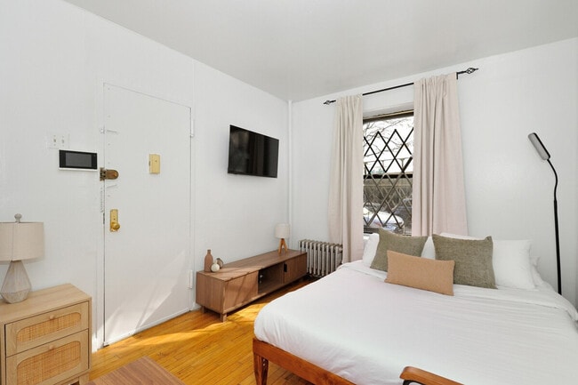 Photo - 422 W 56th St Unit SI ID1404664P