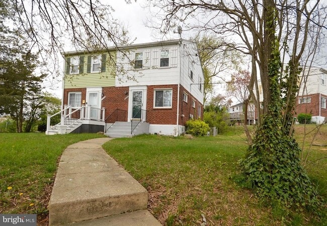 Photo - 5000 Surrey Ln