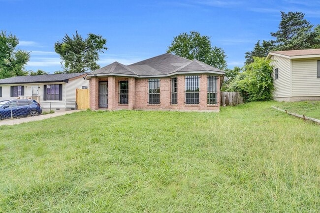 Photo - 2520 Fatima Ave