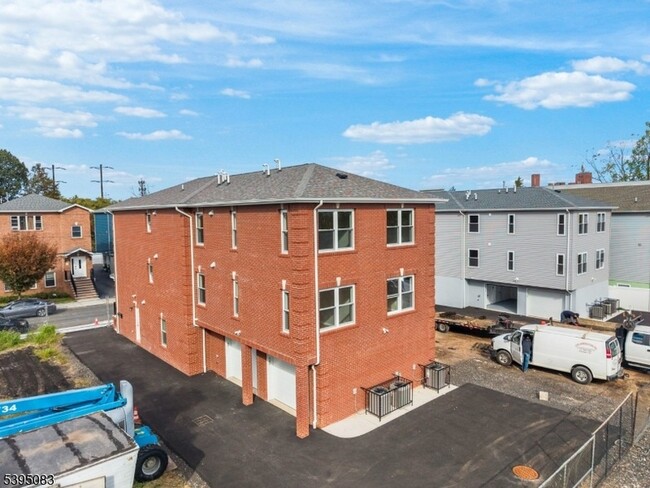 Photo - 24 Garibaldi Ave