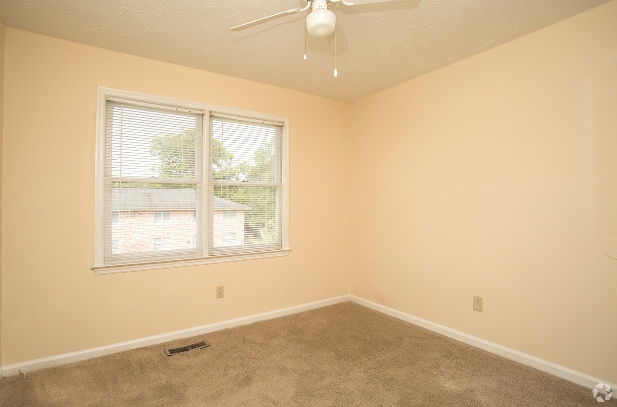 Floor Plan - The Oaks