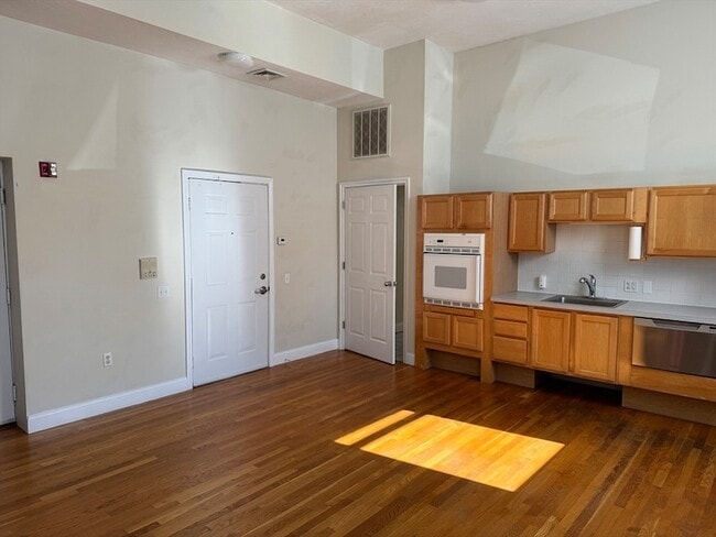 Photo - 253 Norfolk St Unit 17