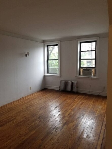 Photo - 47-41 41st St