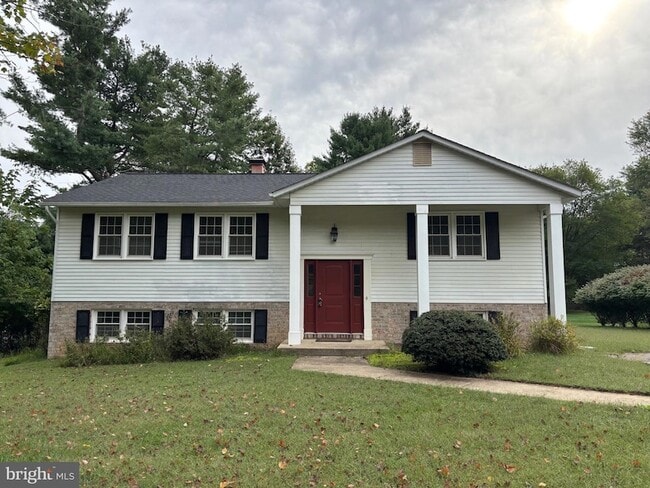 Building Photo - 10038 Chatelaine Cir