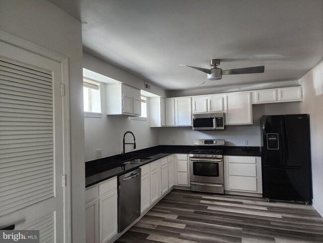 Building Photo - 606 Stuart St Unit 1