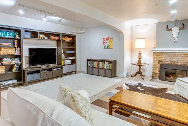 Photo - 757 N Clayton St Unit SI ID1546078P