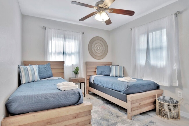 Building Photo - 10664 Starkey Rd Unit ID1032242P