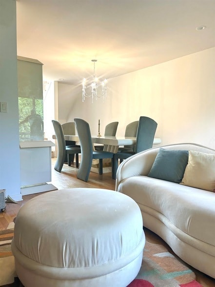 Photo - 302 Grand Ridge Dr