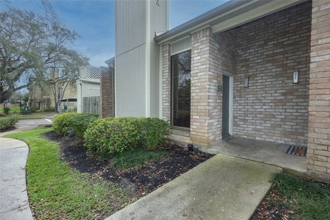 Building Photo - 8100 Cambridge St Unit 89