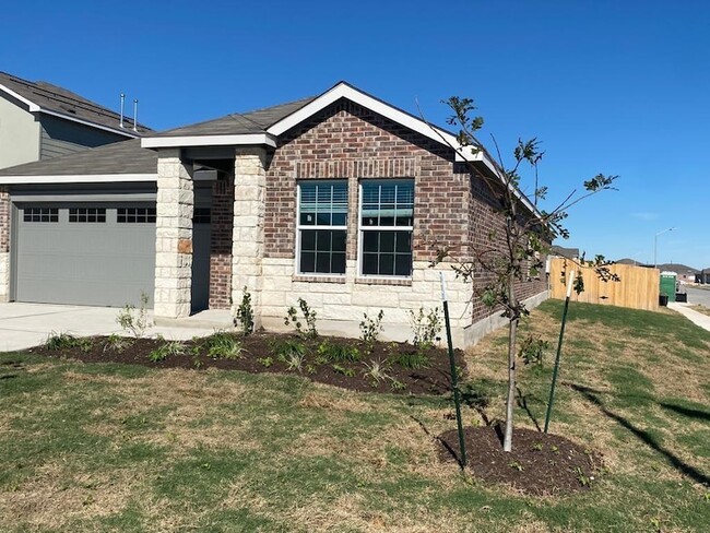 Photo - 404 Escondido Cir