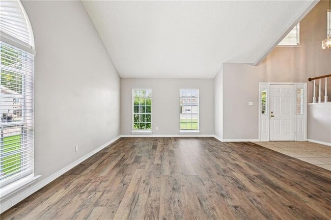 Photo - 109 Silverwood Dr