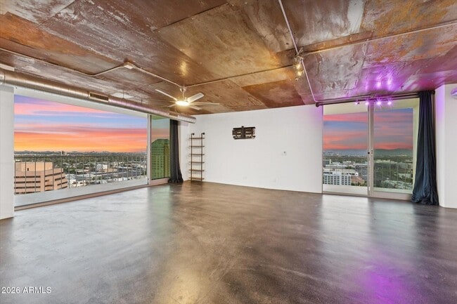 Building Photo - 207 W Clarendon Ave Unit G22