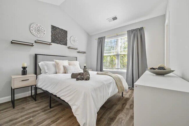 Photo - 1365 Memorial Dr SE Unit SI ID1609617P