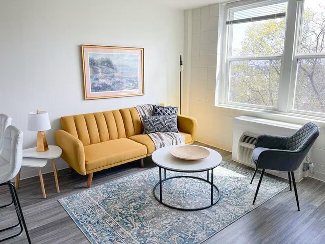 Building Photo - 2515 Burnet Ave Unit ID1036777P