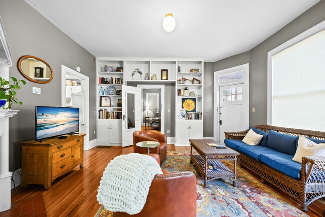 Building Photo - 205 SE 7th St Unit SI ID1359090P