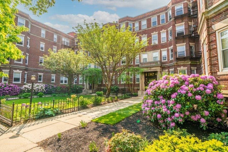 98-102 Queensberry St - Studio