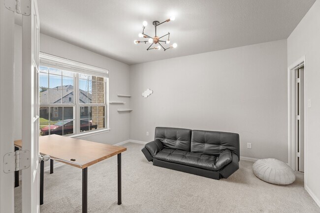 Photo - 1404 Hickory Woods Way