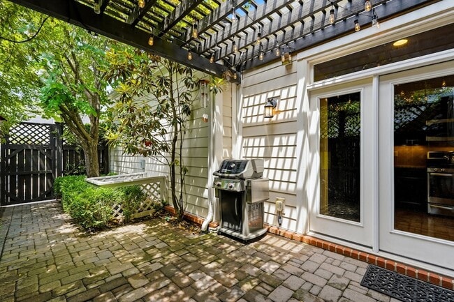 Photo - 360 Byron Way