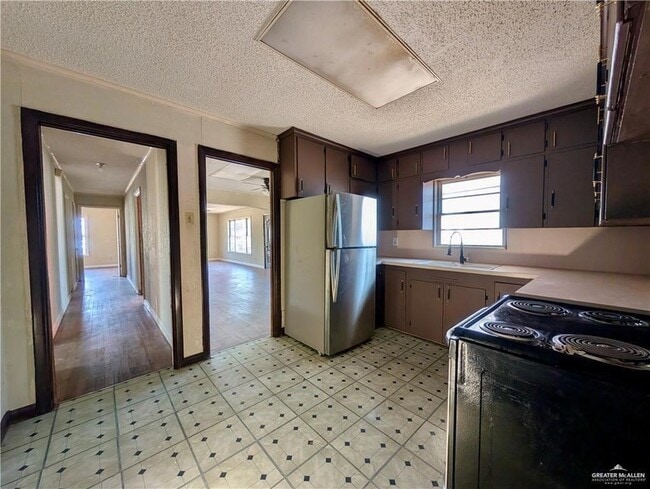 Photo - 1015 Fresno Ave