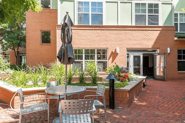 Photo - 909 Usher St Unit ID1395348P