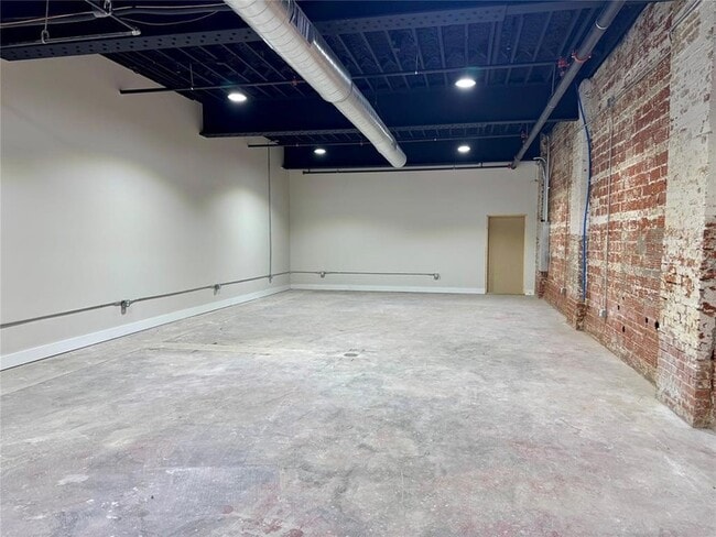 Photo - 611 W Chickasha Ave