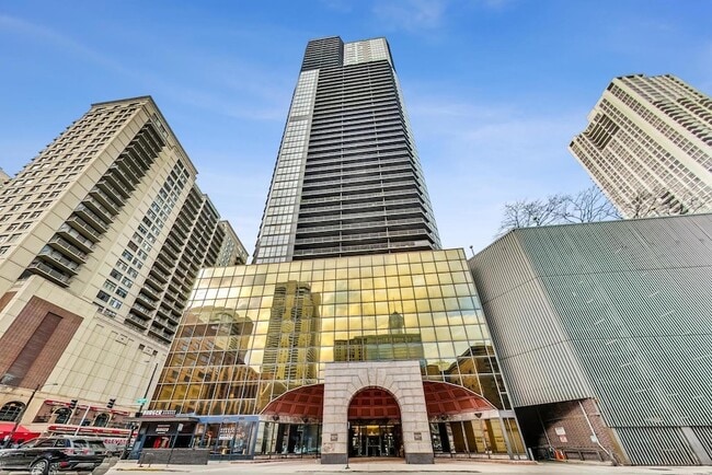 Building Photo - 10 E Ontario St Unit 5104