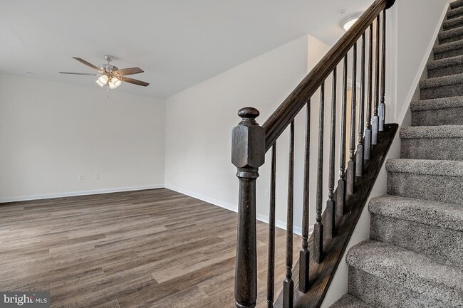 Photo - 403 Valor Way