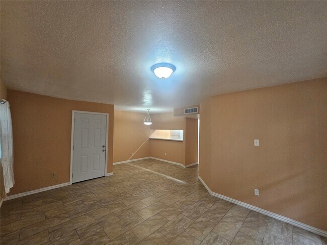 Building Photo - 10601 South Dr Unit 80