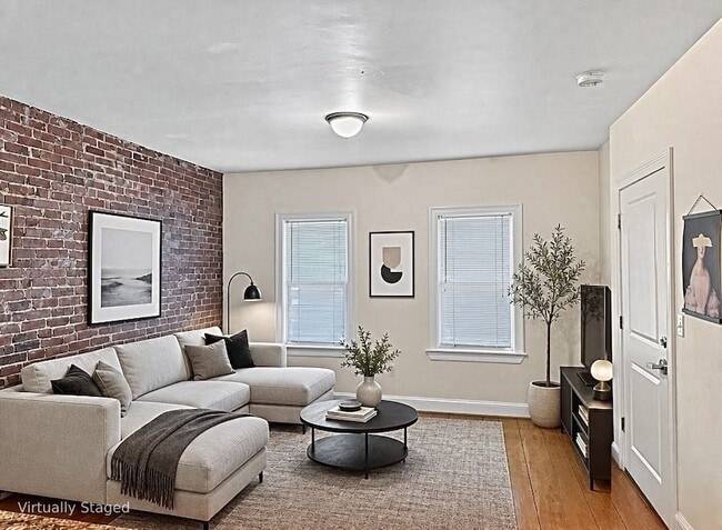 Building Photo - 8 S Bremen St Unit 1