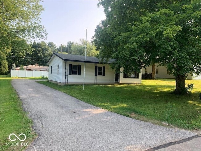 Photo - 555 Birch St