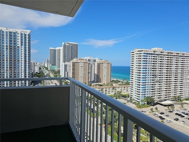 Building Photo - 1985 S Ocean Dr Unit 17P