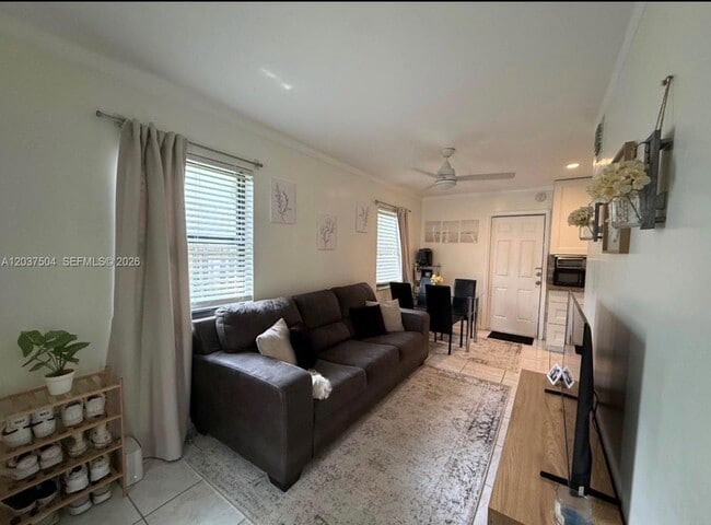 Photo - 612 W Drew St Unit E