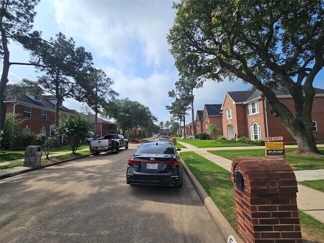 Photo - 5739 Henniker Dr