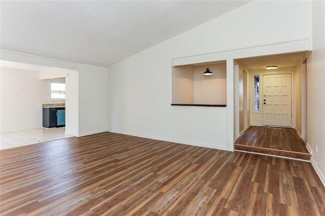 Photo - 135 Beethoven Ct