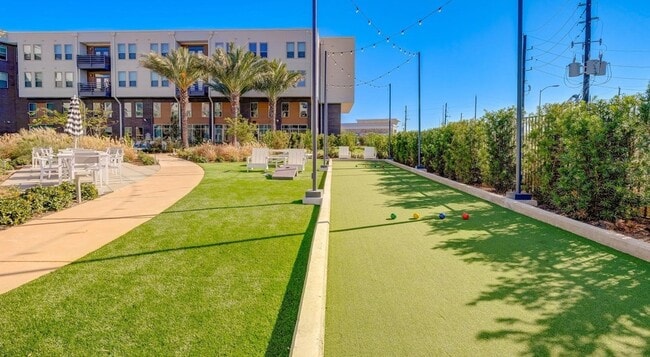 Photo - 23233 Western Centre Dr